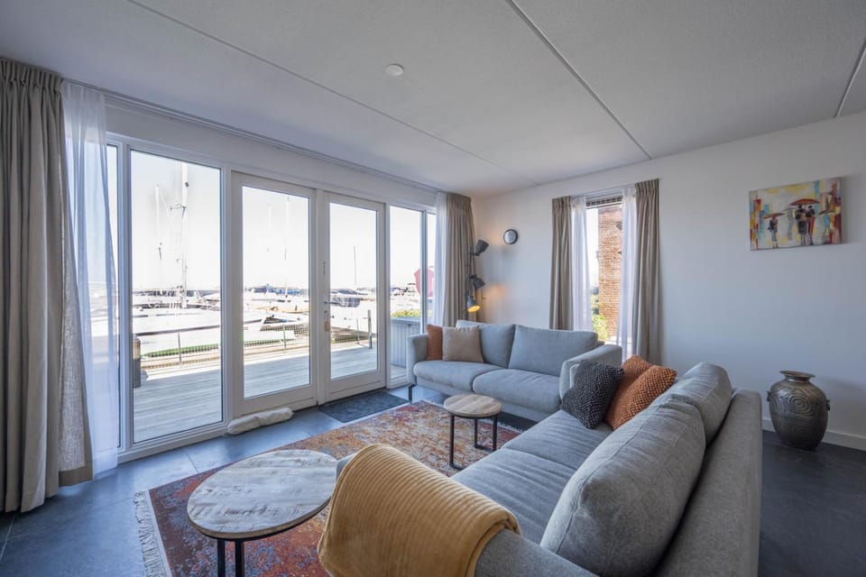 Meerzicht 24 - Luxury family accommodation with beautiful lake side view Apartment in North Holland (province)