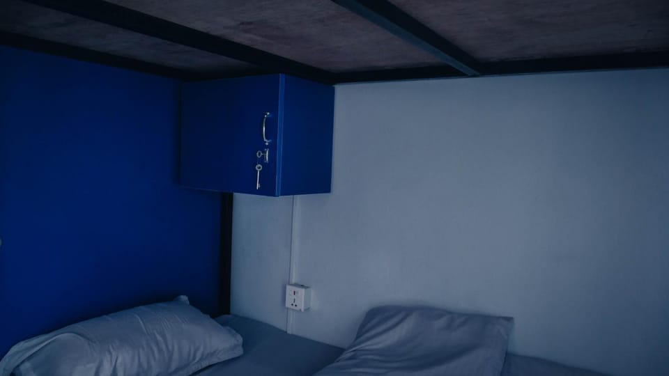 Bedroom, locker