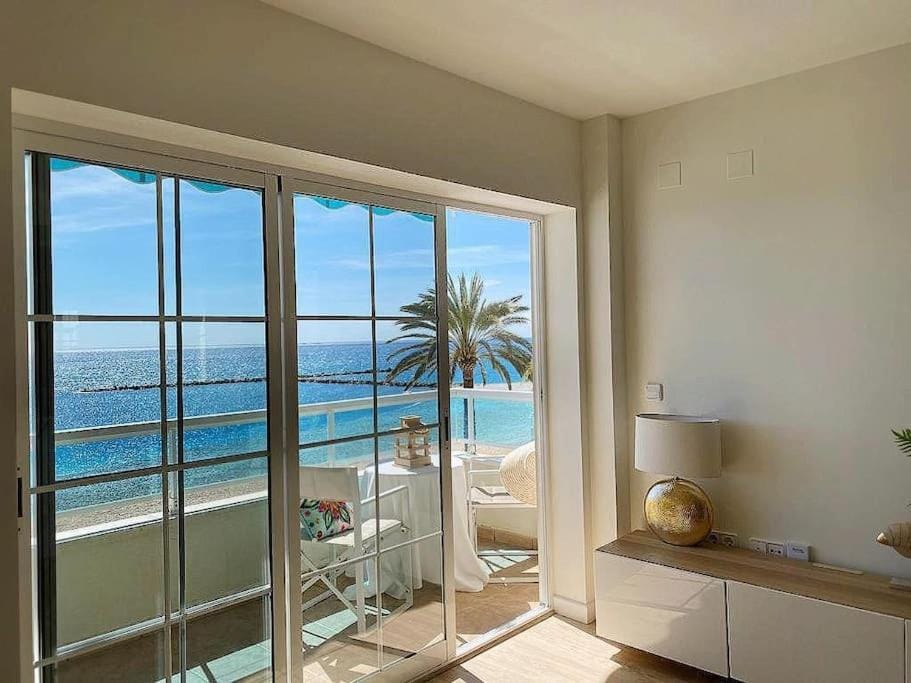 Day, View (from property/room), Living room, Beach