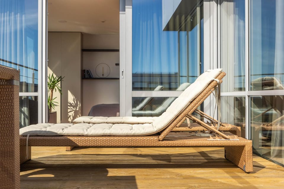 Balcony/Terrace, sunbed