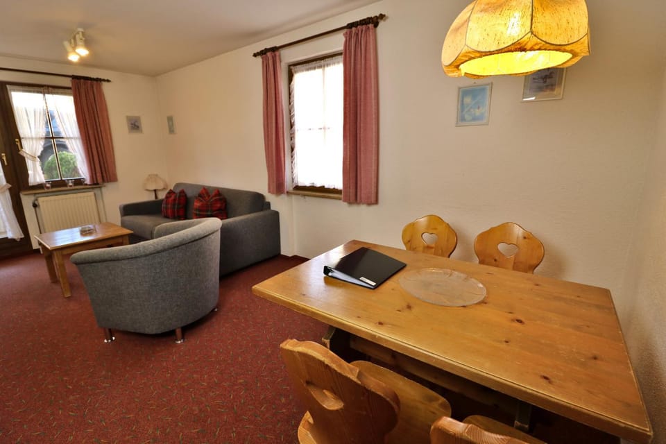 Apartment 06 - Ferienresidenz Roseneck, 2 Schlafzimmer, mit Schwimmbad in Todtnauberg bei Feldberg Apartment in Baden-Württemberg