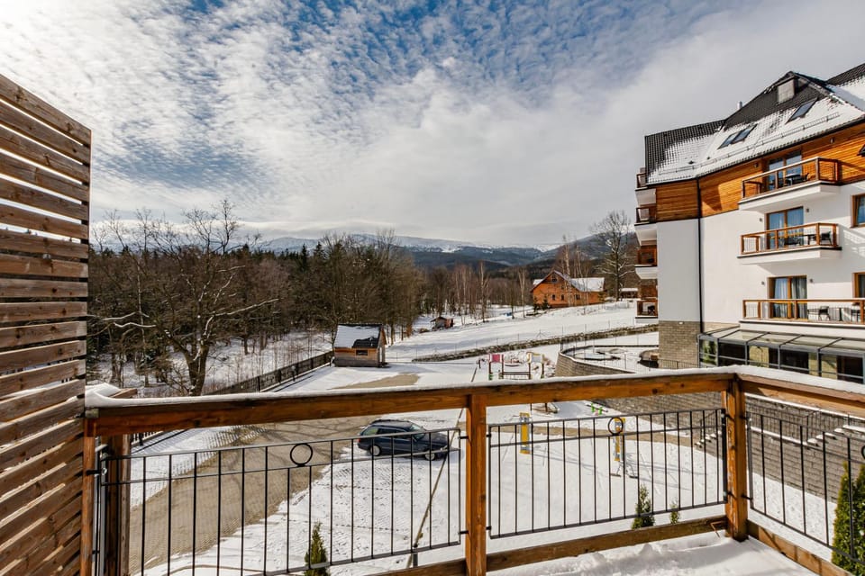 Property building, Balcony/Terrace, Mountain view