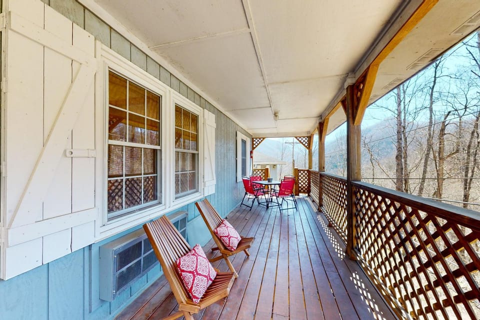 Elk Valley Lodge House in Maggie Valley