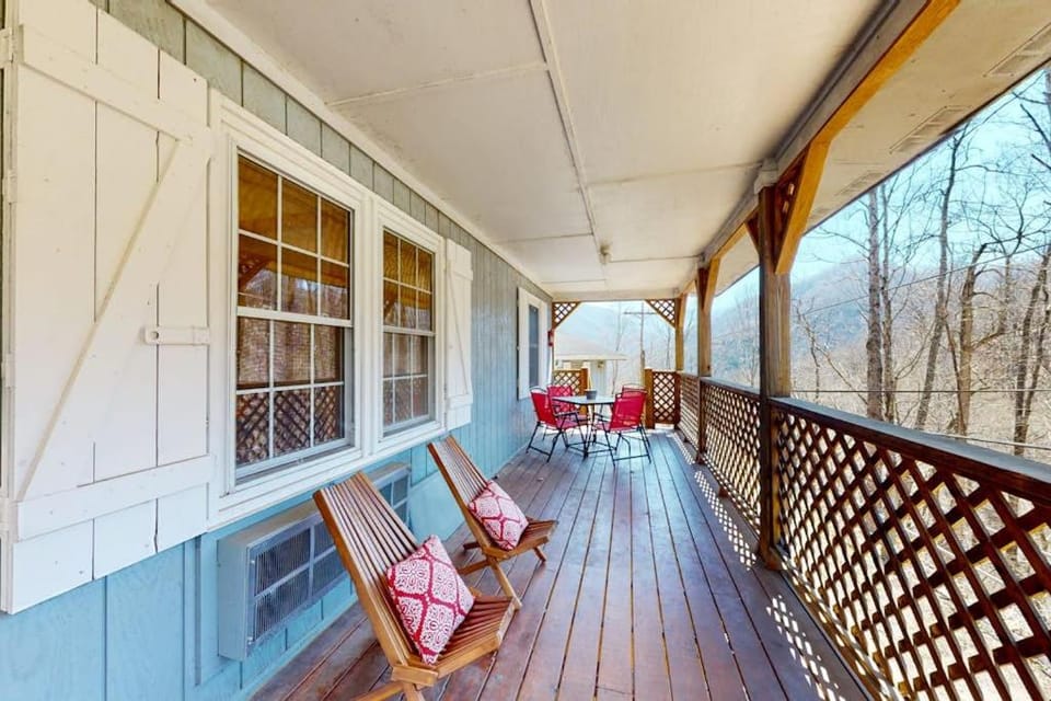 Elk Valley Lodge House in Maggie Valley