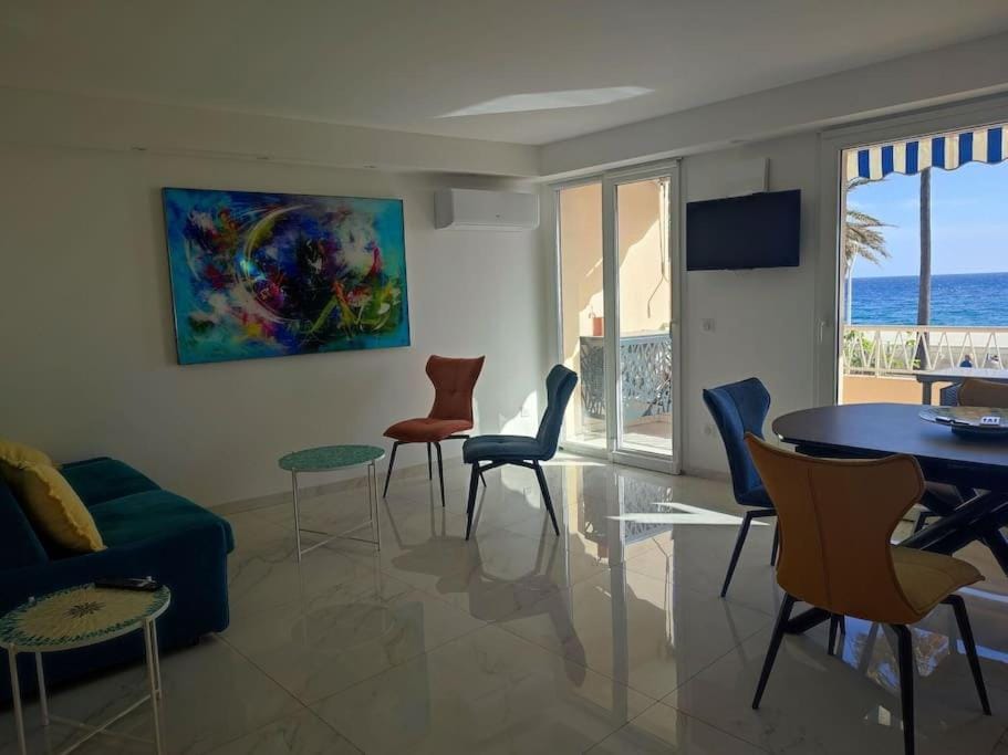 Living room, Sea view