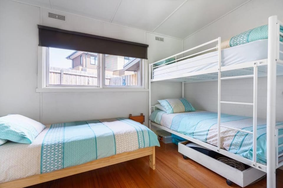Bedroom, bunk bed