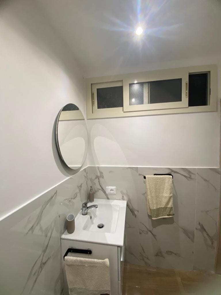 Bathroom, towels