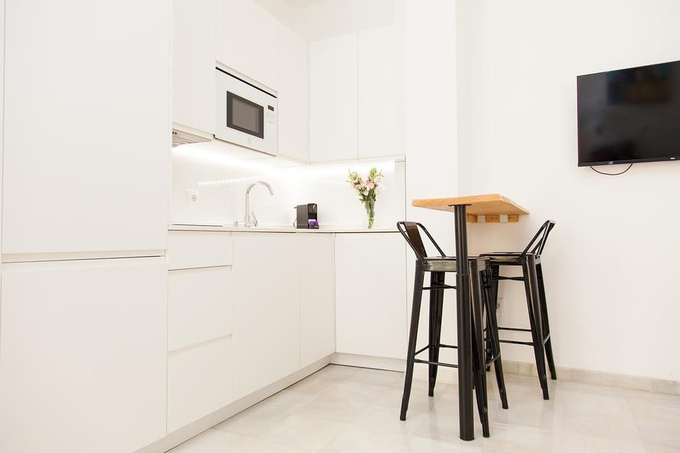 TV and multimedia, Coffee/tea facilities, Kitchen or kitchenette, Dining area, hair dresser, minibar, oven
