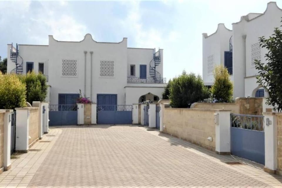 Property building, Day, Neighbourhood, Street view