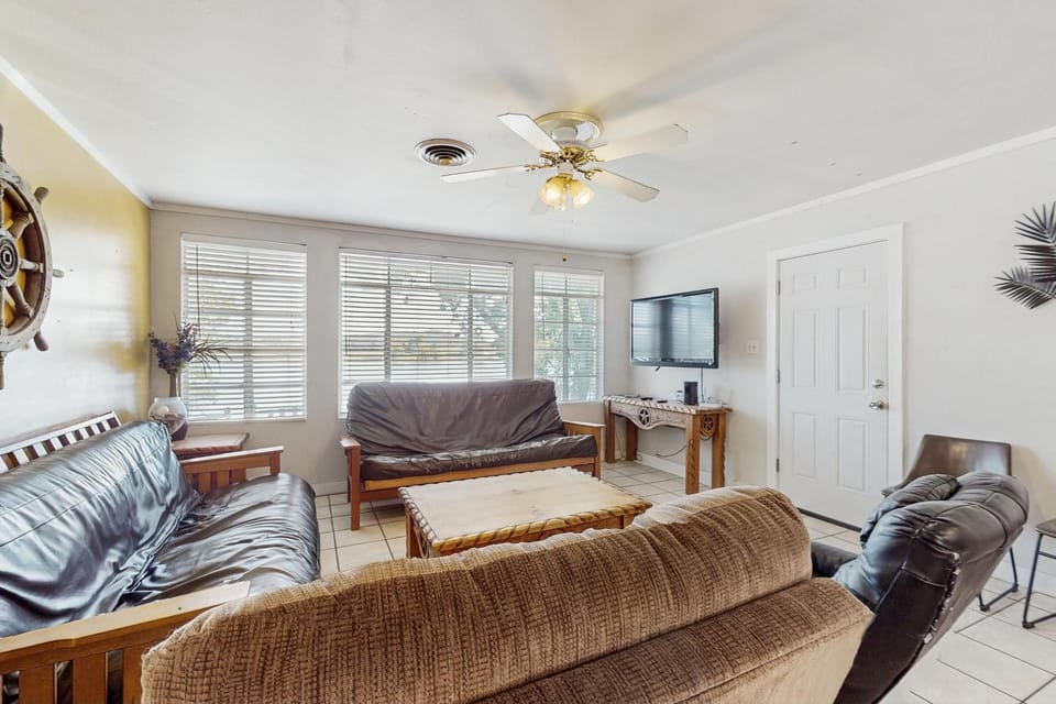 Sunny Days Lake Retreat - Main house House in Kingsland