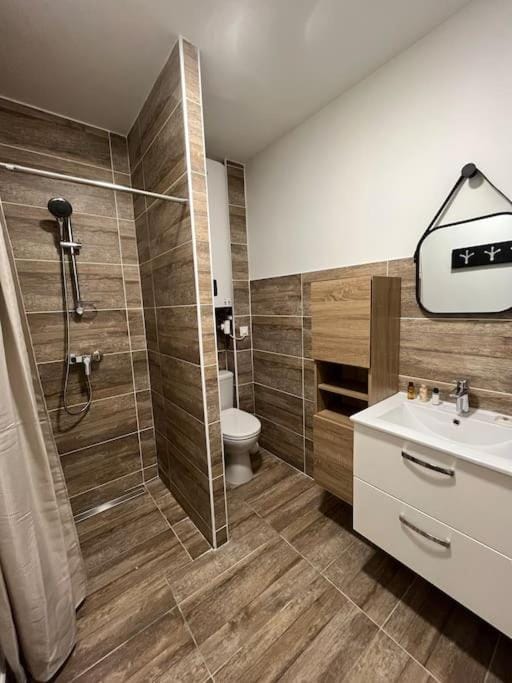 Shower, Toilet, Bathroom