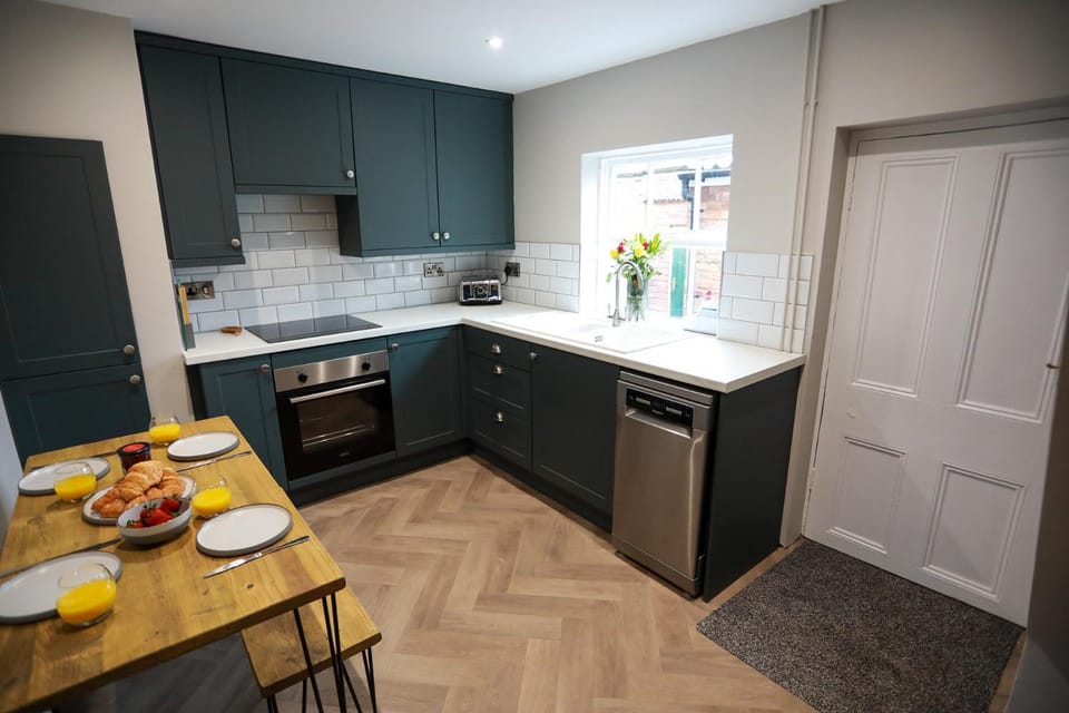 Kitchen or kitchenette, Dining area, dishwasher, minibar, pet friendly, toaster