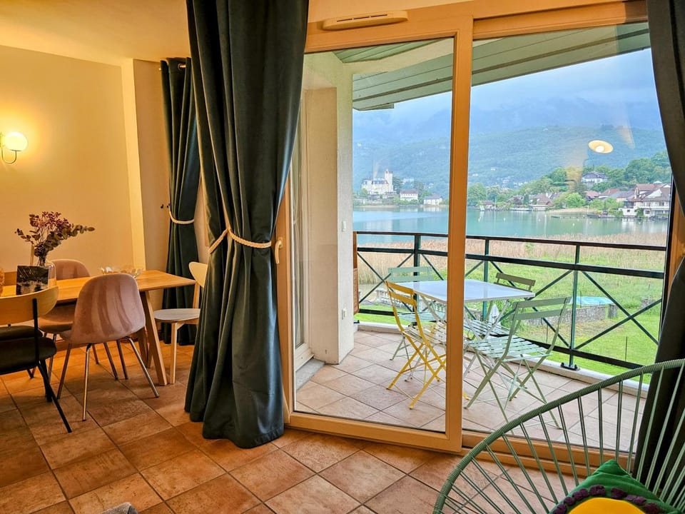 Patio, Natural landscape, View (from property/room), Balcony/Terrace, Lake view, Mountain view