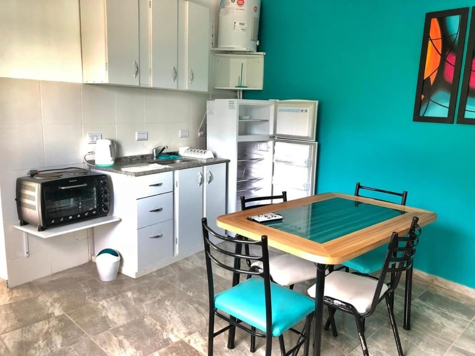 Kitchen or kitchenette, Living room, Photo of the whole room, Seating area, Dining area, Area and facilities, locker, pet friendly, stove, toaster