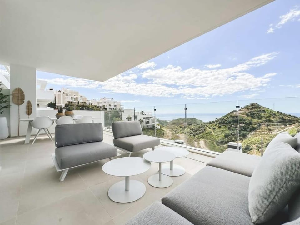 Palo Alto Apartment Indoor Pool Gym View Wifi Parking Apartment in Sierra de las Nieves