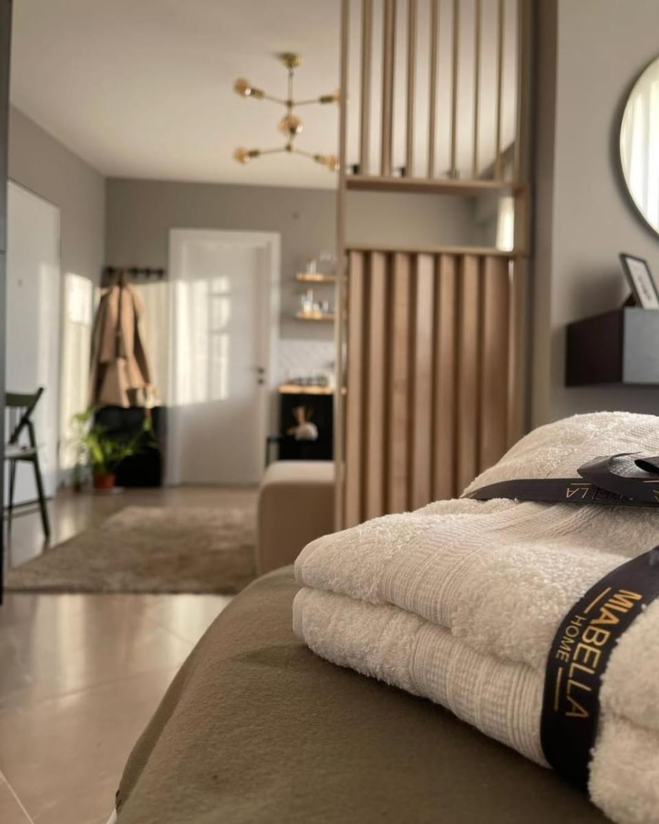 Bed, Living room, Photo of the whole room, Seating area, Bedroom