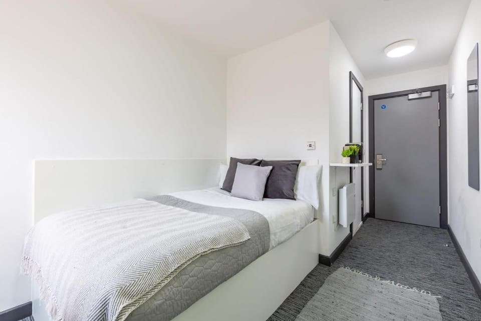 Bed, Bathroom, Photo of the whole room, Bedroom