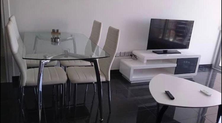 TV and multimedia, Living room, Seating area, Dining area
