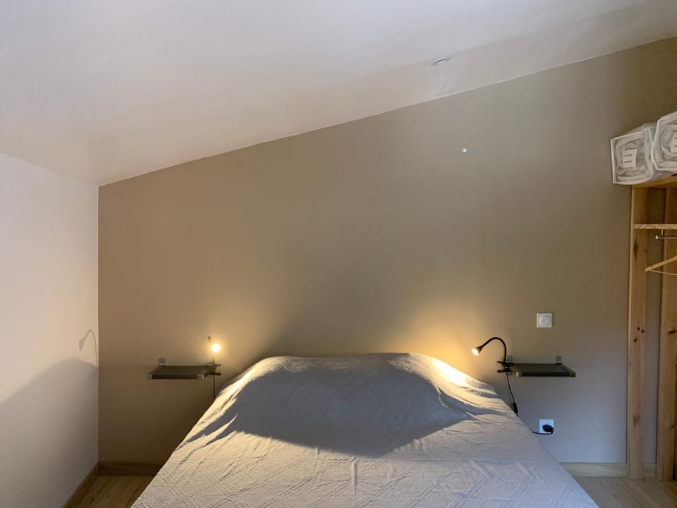 Bed, Bedroom