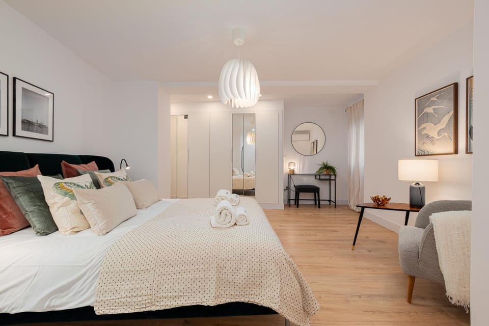 Bed, Photo of the whole room, Bedroom