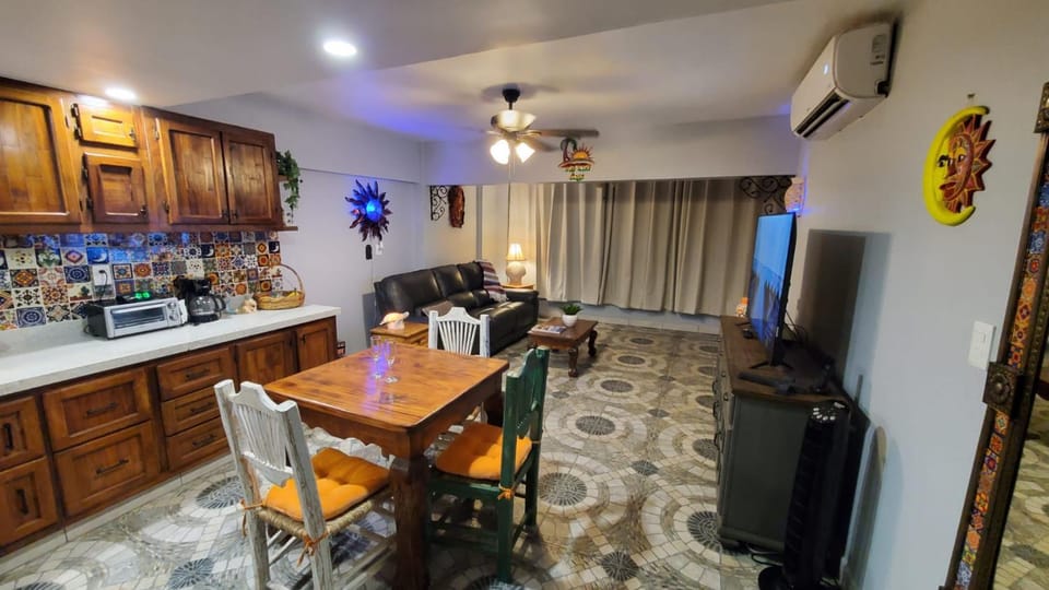 Living room, Dining area