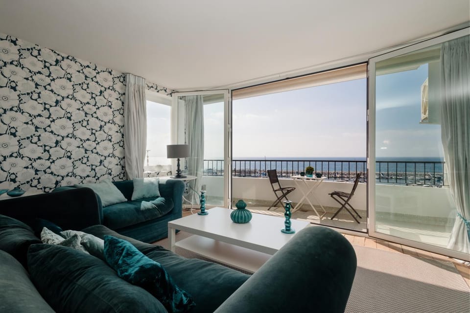 Communal lounge/ TV room, View (from property/room), Balcony/Terrace, Lounge or bar, Sea view