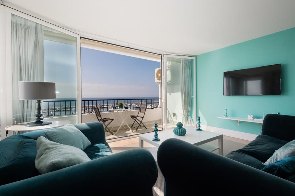 Communal lounge/ TV room, View (from property/room), Balcony/Terrace, Living room, Sea view