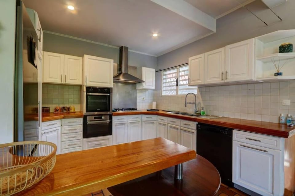 Dining area, dishwasher, pet friendly, stove