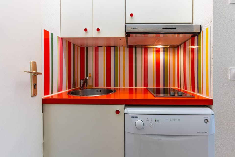 Kitchen or kitchenette, Living room
