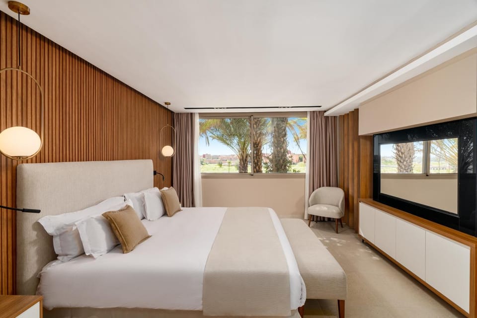 Bed, Bedroom, Garden view