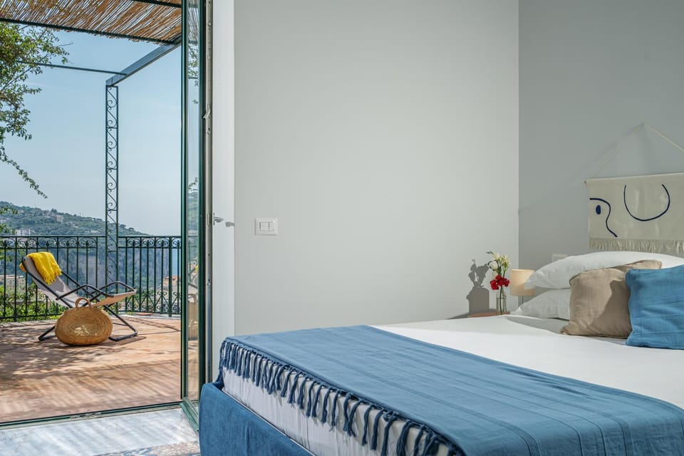 Bed, Natural landscape, View (from property/room), Balcony/Terrace, Bedroom