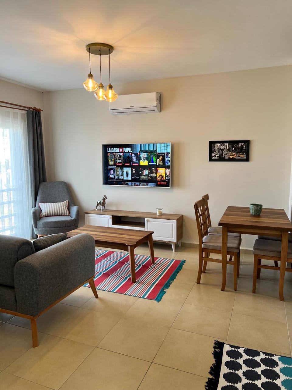 Communal lounge/ TV room, TV and multimedia, Living room, Seating area, Dining area, Evening entertainment, air conditioner