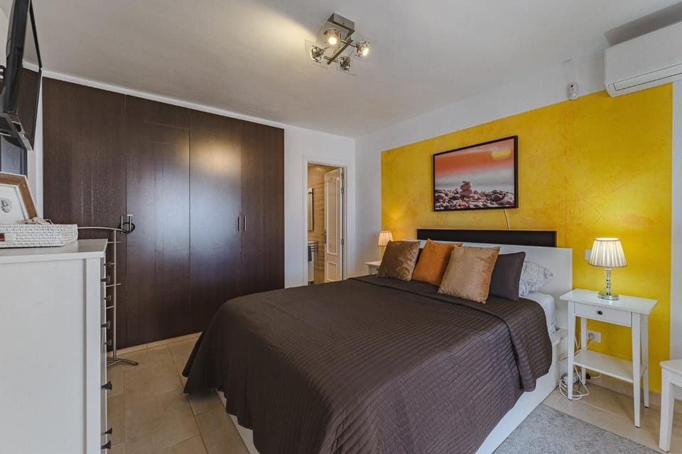 Bed, Bedroom