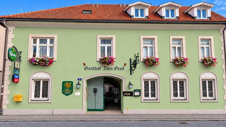 Restaurant/places to eat, Facade/entrance
