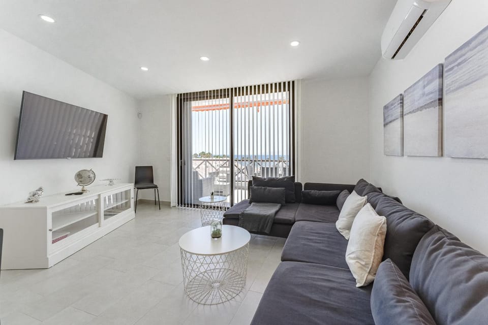 Communal lounge/ TV room, Living room