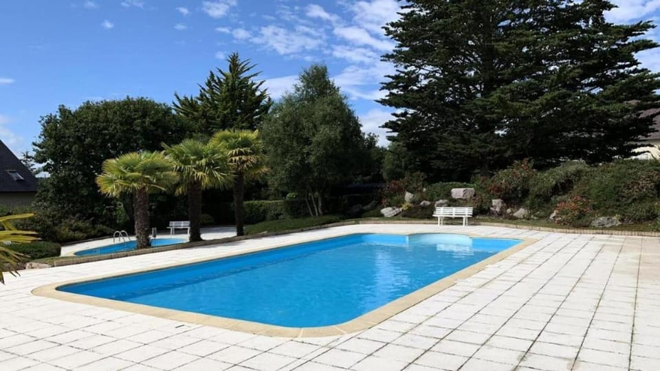 Swimming pool, Swimming pool