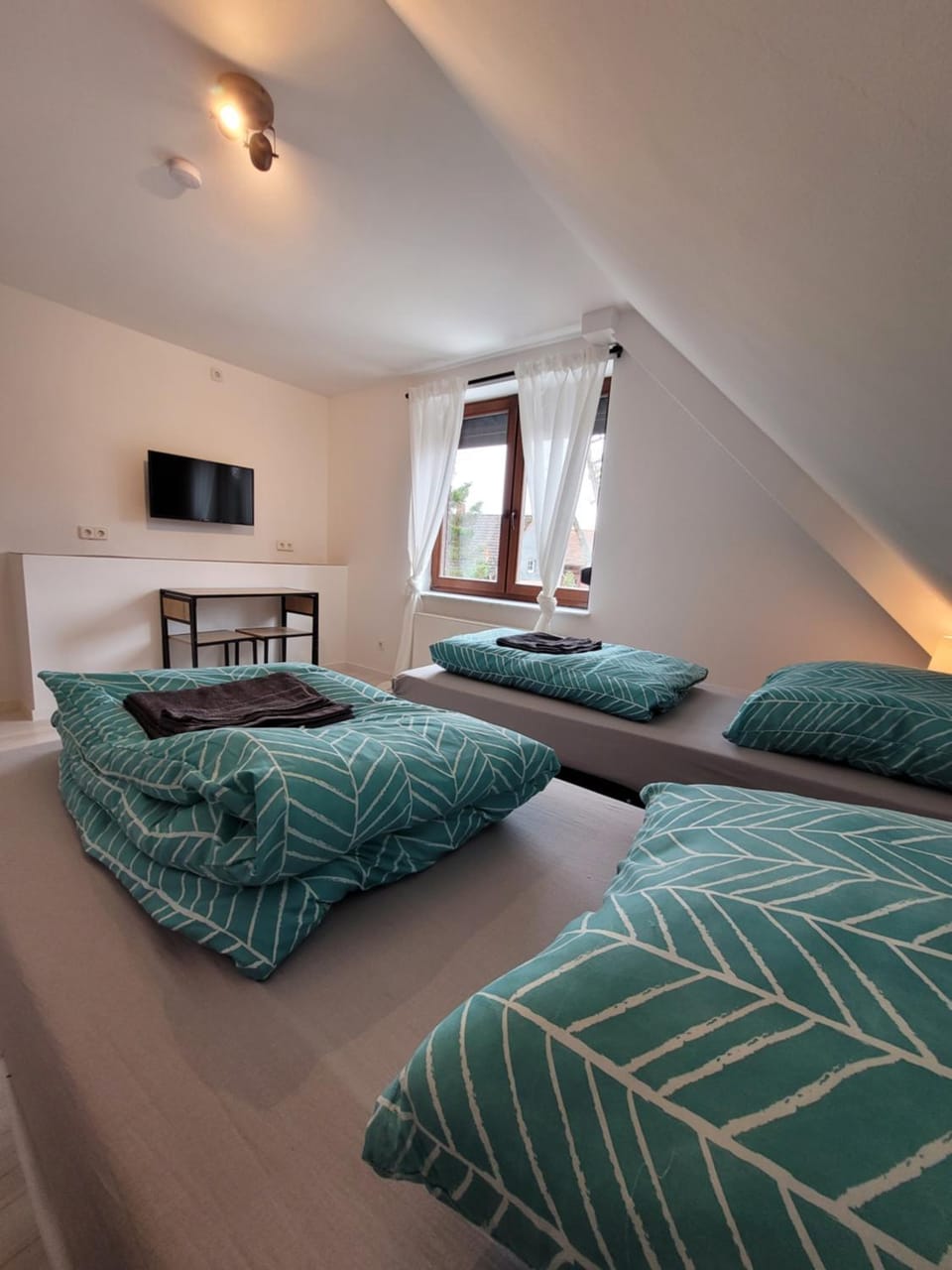 Bed, Photo of the whole room, Bedroom