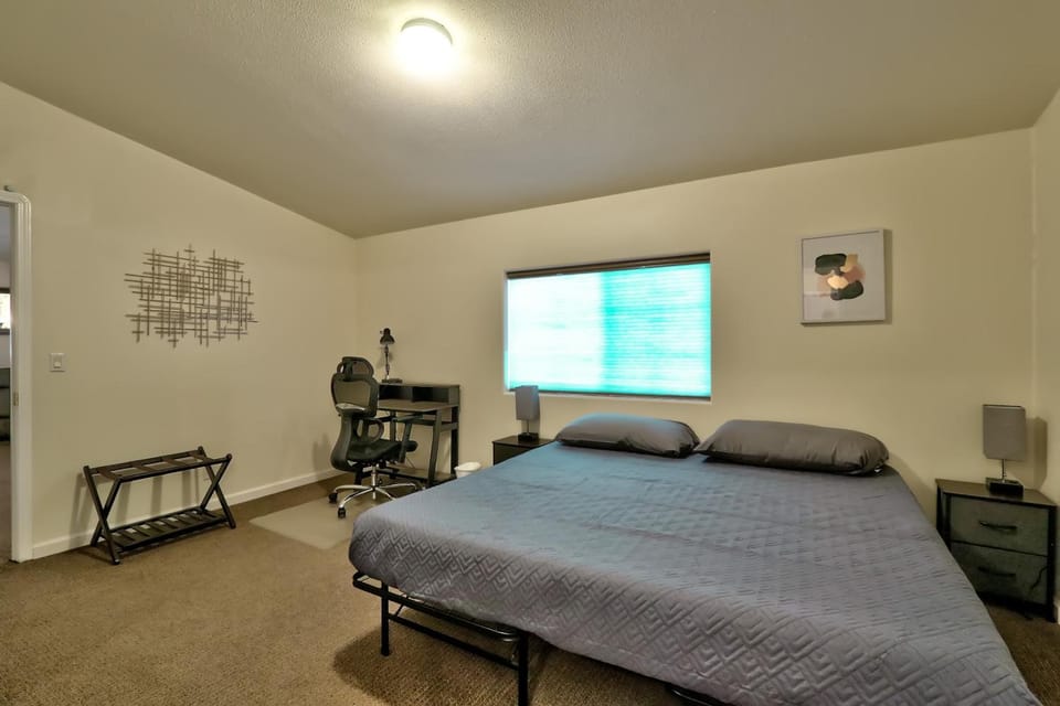 Bed, Photo of the whole room, Bedroom