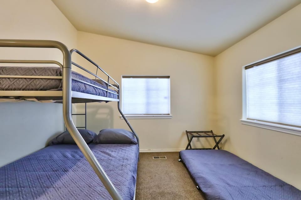 Bed, Photo of the whole room, Bedroom, bunk bed