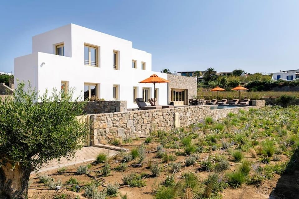 Property building, Natural landscape, Garden, Garden view, Parking