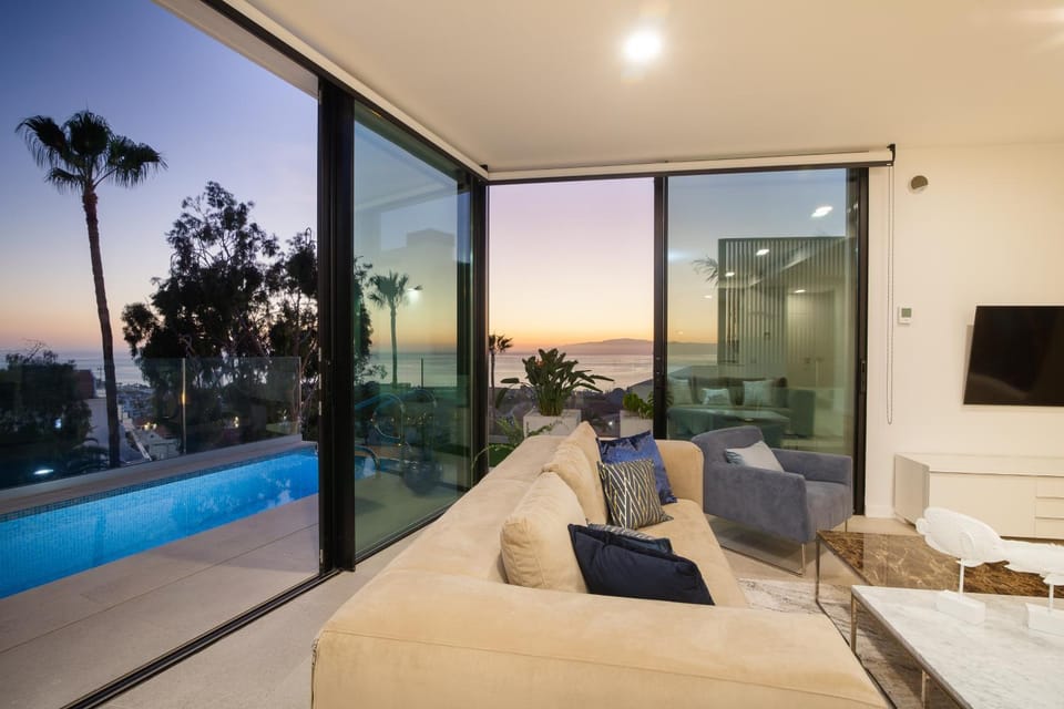 Patio, Communal lounge/ TV room, Bed, Natural landscape, TV and multimedia, View (from property/room), Balcony/Terrace, Living room, Photo of the whole room, Seating area, Evening entertainment, Bedroom, Pool view, Sea view, Swimming pool, Sunrise, Sunset, sunbed