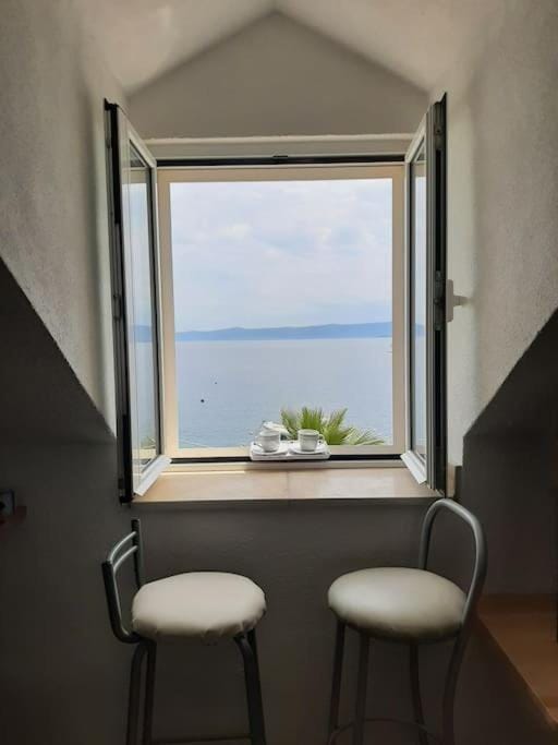 Lucy seafront apartment Apartment in Bol