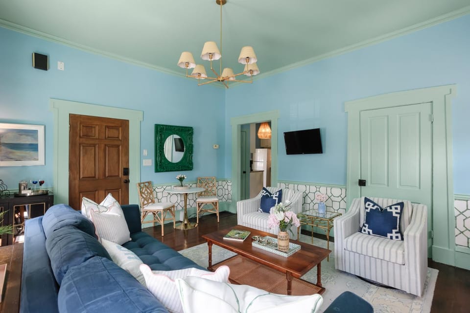 TV and multimedia, Living room, Decorative detail, Seating area, Dining area