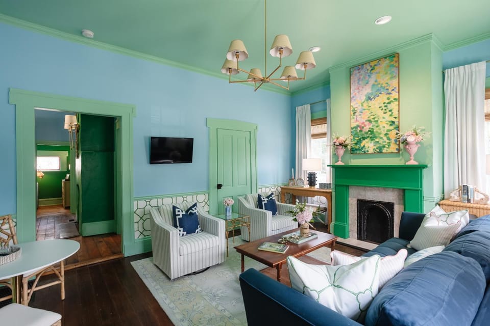 Living room, Photo of the whole room, Seating area, fireplace