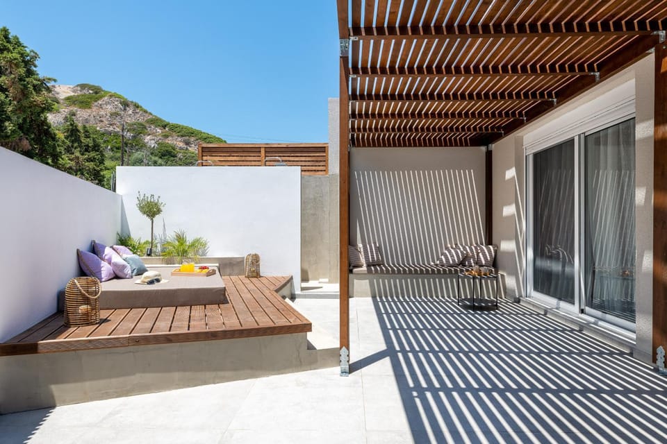 Patio, Natural landscape, Balcony/Terrace, Seating area, Mountain view