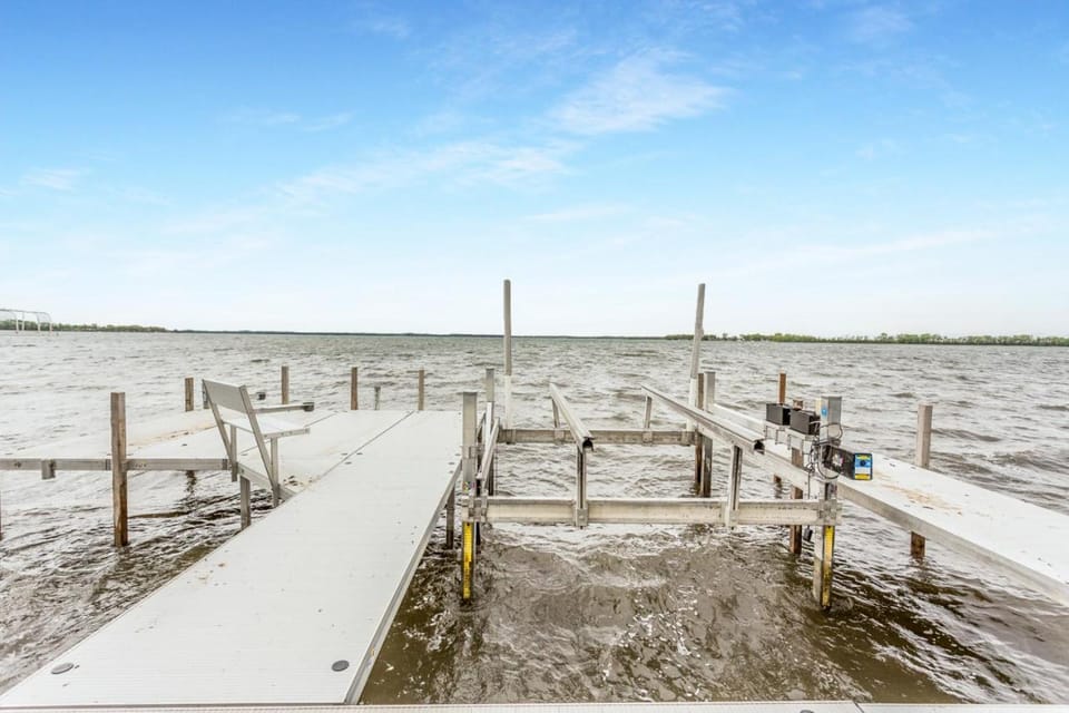 Sandy Feet Retreat on Big Spirit Lake Villa in Spirit Lake