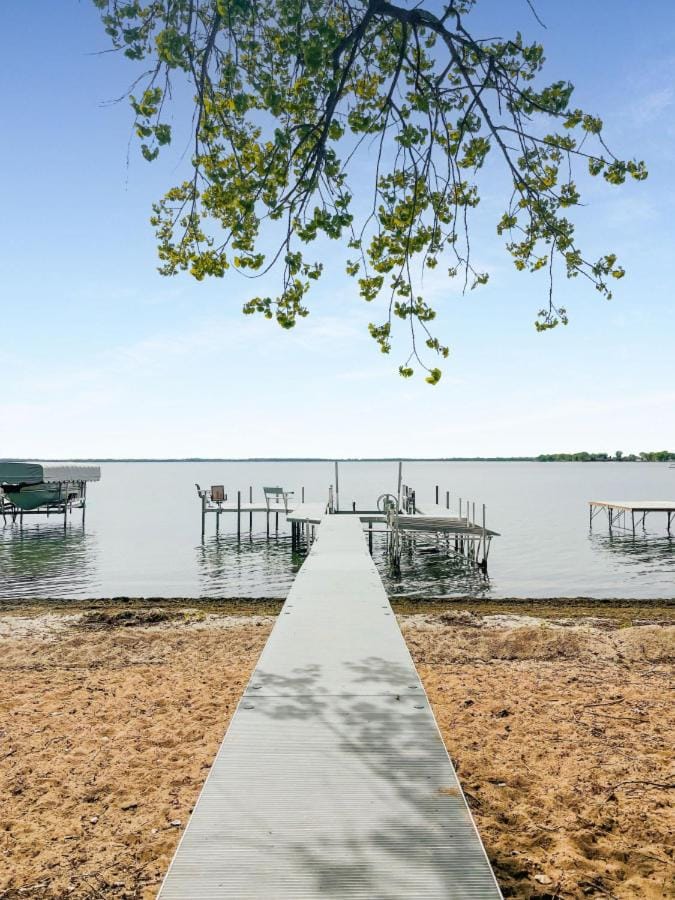 Sandy Feet Retreat on Big Spirit Lake Villa in Spirit Lake