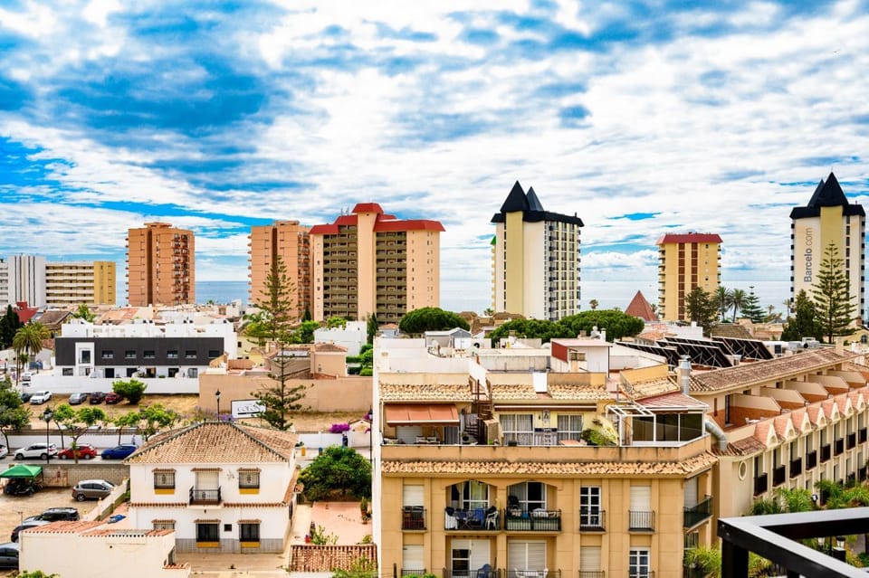 Property building, Day, Neighbourhood, City view, Sea view, Sea view, Street view, Location