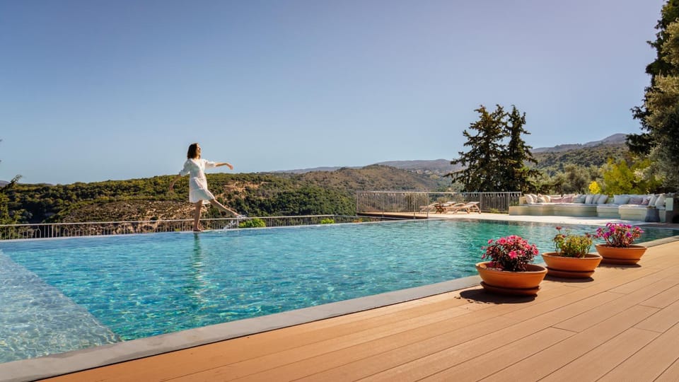 Day, Natural landscape, Mountain view, Pool view, Swimming pool, sunbed