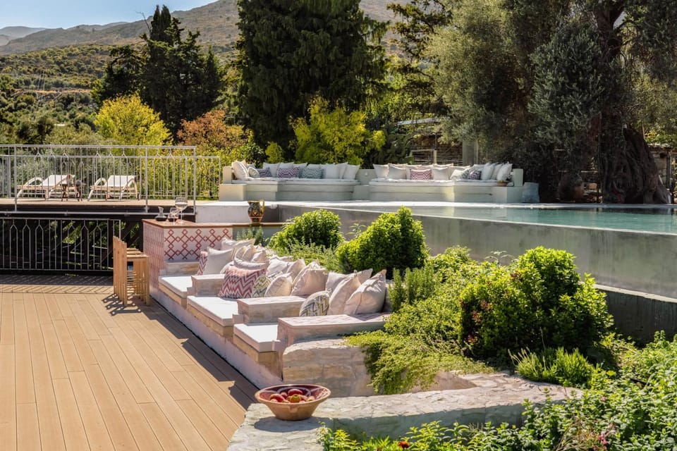 Patio, Spring, Day, Natural landscape, Garden, View (from property/room), Seating area, Garden view, Mountain view, Pool view, Swimming pool, sunbed